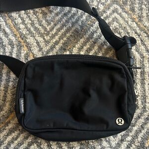 Lululemon Black Everywhere Belt Bag 2L